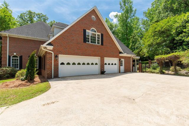 1933 Tara Trail, Lancaster, SC 29720