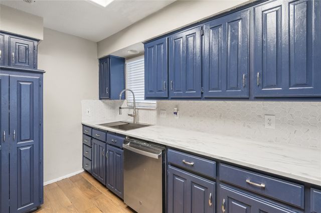 1710 Sylvan Drive, Arlington, TX 76012