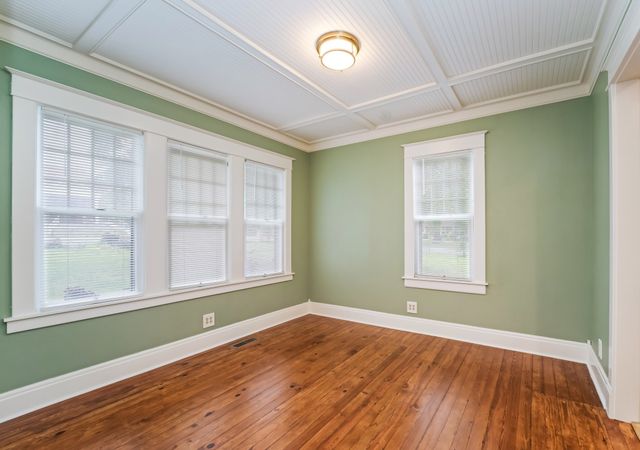 205 W Main St, Greenbrier, TN 37073