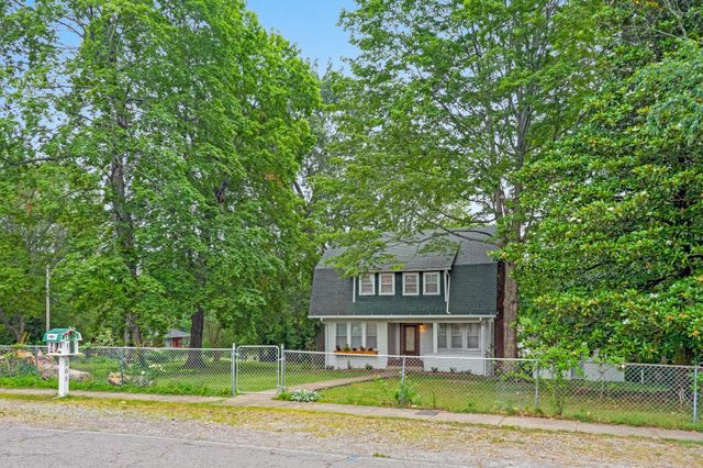205 W Main St, Greenbrier, TN 37073