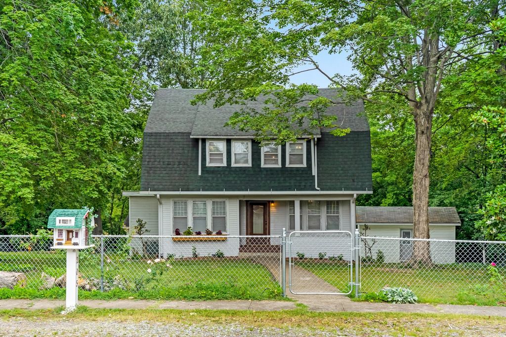 205 W Main St, Greenbrier, TN 37073