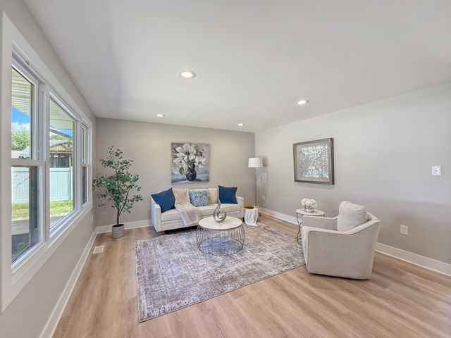 511 S 22nd Street, Chesterton, IN 46304