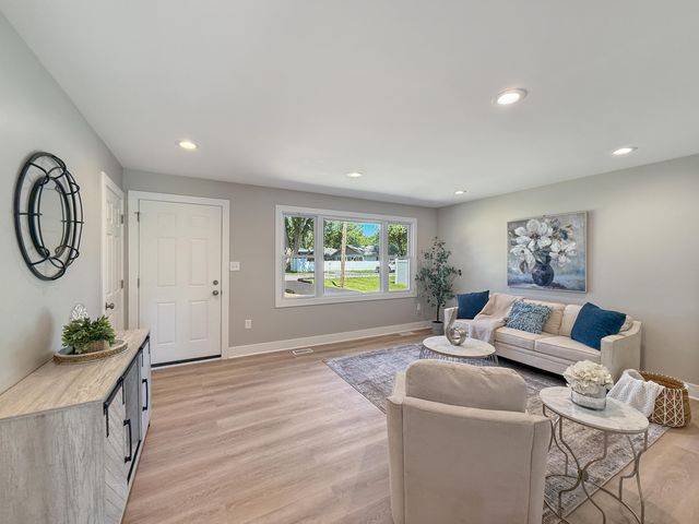 511 S 22nd Street, Chesterton, IN 46304