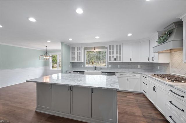 1705 April CT, Chesapeake, VA 23323