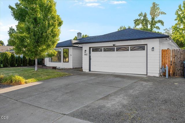 1882 Filmore Drive, Medford, OR 97504