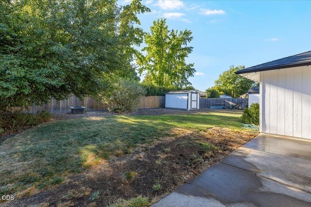 1882 Filmore Drive, Medford, OR 97504