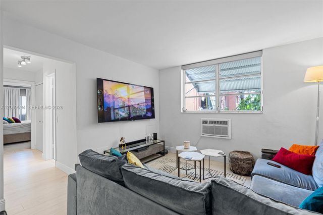 915 Jefferson Ave 2E, Miami Beach, FL 33139