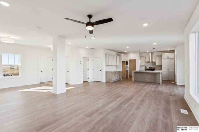 21424 Z Street, Elkhorn, NE 68022