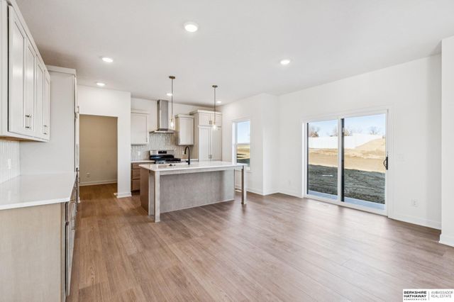 21424 Z Street, Elkhorn, NE 68022