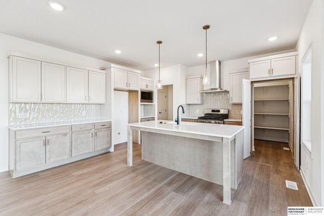 21424 Z Street, Elkhorn, NE 68022