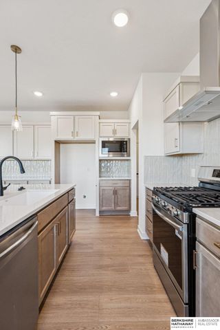 21424 Z Street, Elkhorn, NE 68022