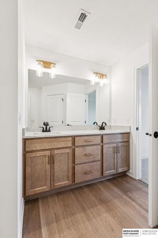 21424 Z Street, Elkhorn, NE 68022