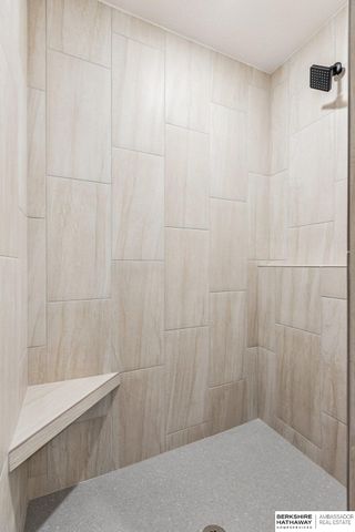 21424 Z Street, Elkhorn, NE 68022