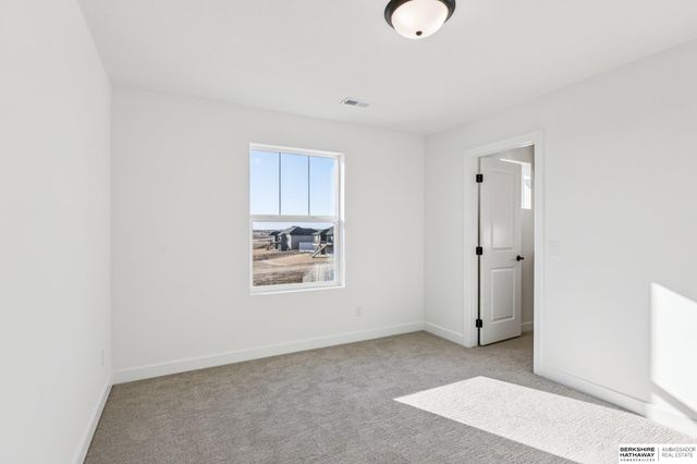 21424 Z Street, Elkhorn, NE 68022