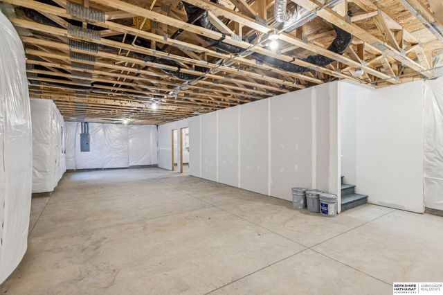 21424 Z Street, Elkhorn, NE 68022