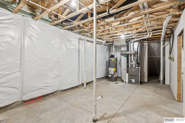 21424 Z Street, Elkhorn, NE 68022