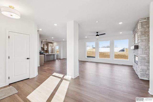 21424 Z Street, Elkhorn, NE 68022