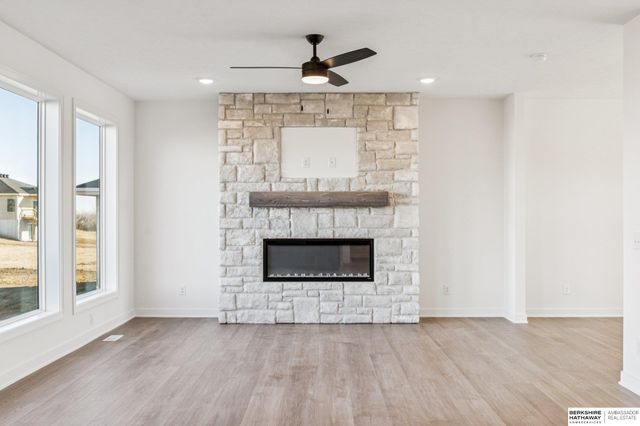 21424 Z Street, Elkhorn, NE 68022