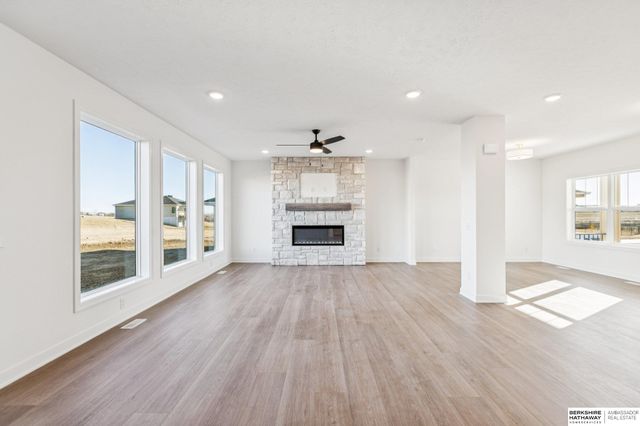 21424 Z Street, Elkhorn, NE 68022