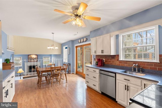 6027 RIDGE FORD DR, Burke, VA 22015