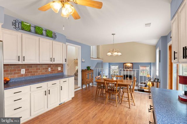 6027 RIDGE FORD DR, Burke, VA 22015