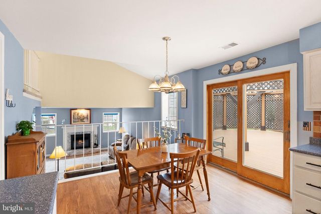 6027 RIDGE FORD DR, Burke, VA 22015