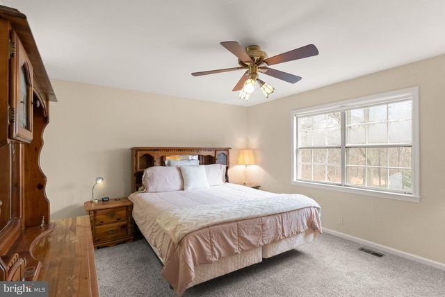 6027 RIDGE FORD DR, Burke, VA 22015