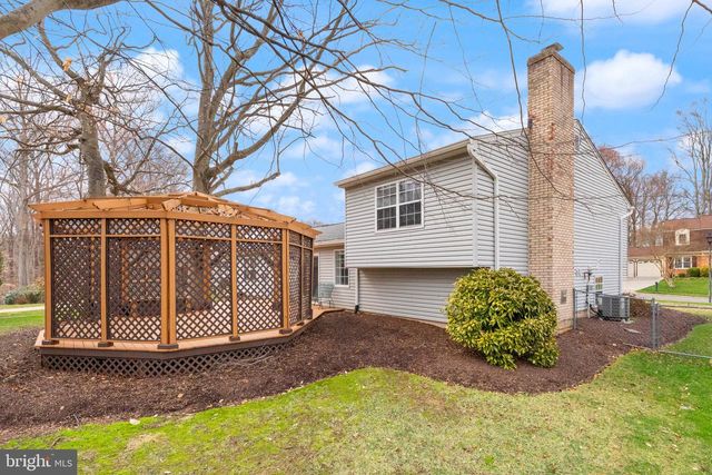 6027 RIDGE FORD DR, Burke, VA 22015