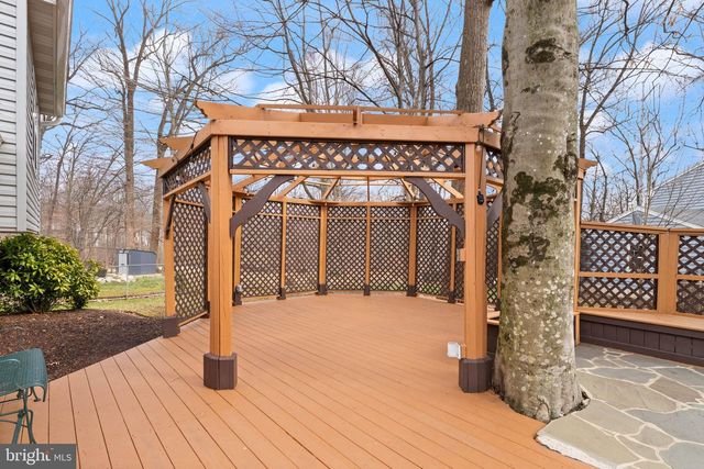 6027 RIDGE FORD DR, Burke, VA 22015