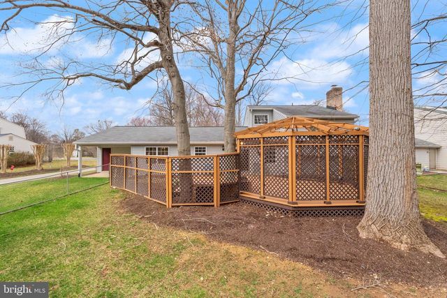 6027 RIDGE FORD DR, Burke, VA 22015