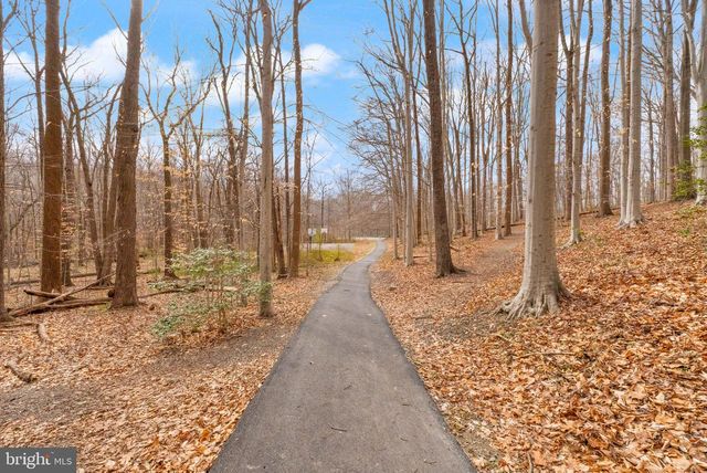 6027 RIDGE FORD DR, Burke, VA 22015