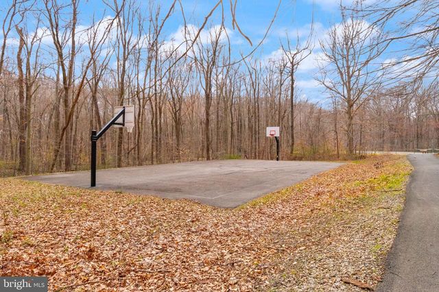 6027 RIDGE FORD DR, Burke, VA 22015