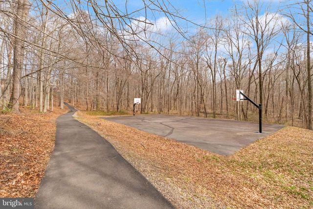 6027 RIDGE FORD DR, Burke, VA 22015