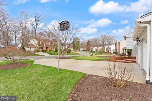 6027 RIDGE FORD DR, Burke, VA 22015