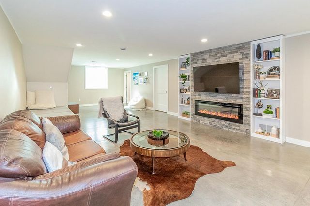 N3563 COUNTY ROAD W, New London, WI 54961