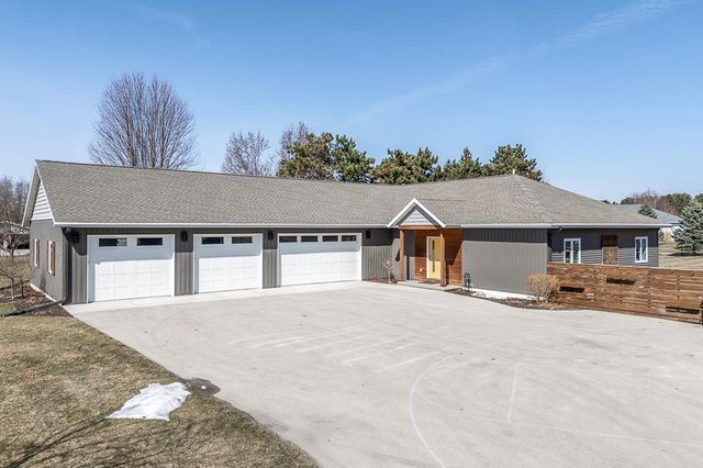 N3563 COUNTY ROAD W, New London, WI 54961