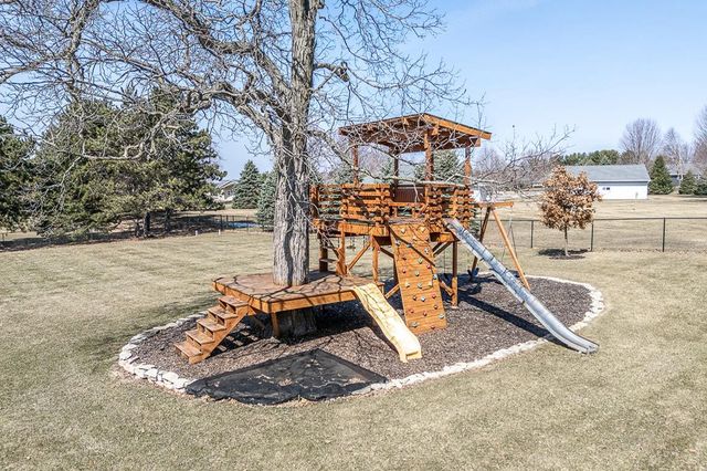 N3563 COUNTY ROAD W, New London, WI 54961