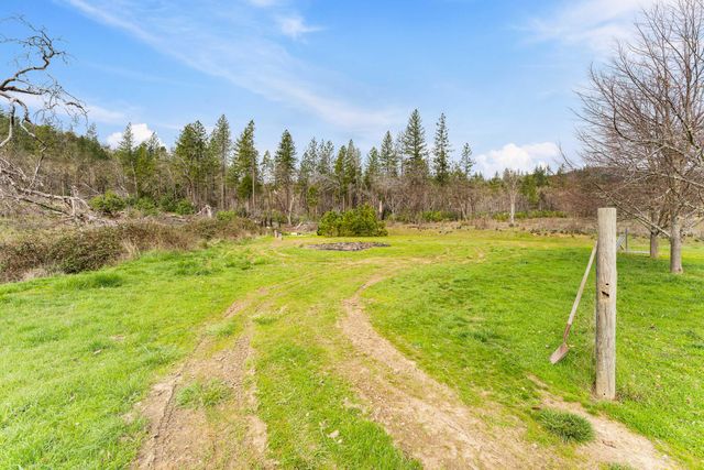 7511 Hugo Road, Grants Pass, OR 97526