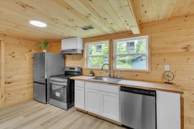 499 Crandall Ellijay Road, Chatsworth, GA 30705