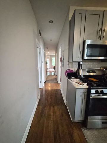 4056 N Leamington Avenue 2F, Chicago, IL 60641