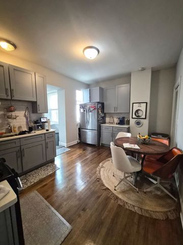 4056 N Leamington Avenue 2F, Chicago, IL 60641