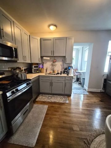 4056 N Leamington Avenue 2F, Chicago, IL 60641