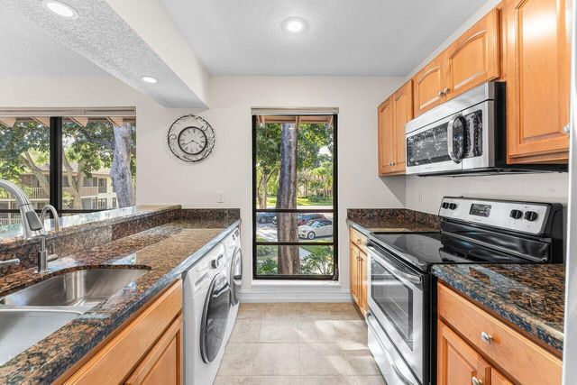 606 Brackenwood Cove, Palm Beach Gardens, FL 33418