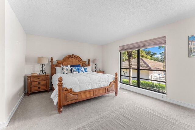 606 Brackenwood Cove, Palm Beach Gardens, FL 33418