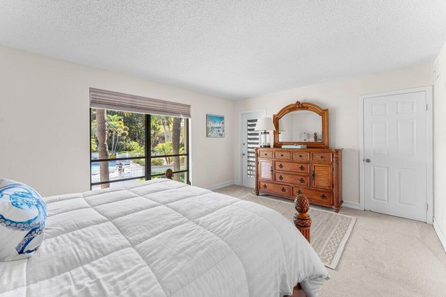 606 Brackenwood Cove, Palm Beach Gardens, FL 33418