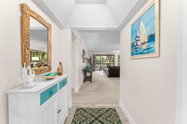 606 Brackenwood Cove, Palm Beach Gardens, FL 33418