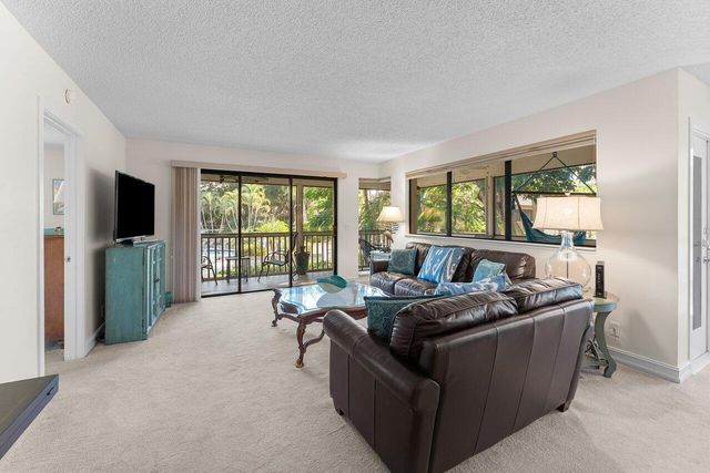 606 Brackenwood Cove, Palm Beach Gardens, FL 33418