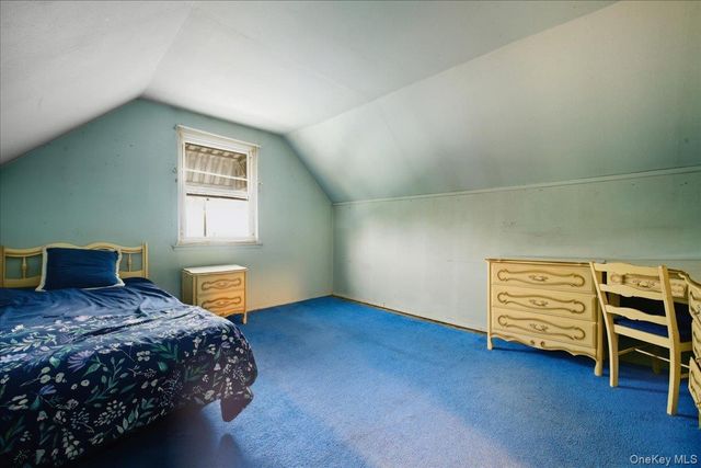 25 Lois Lane, Farmingdale, NY 11735