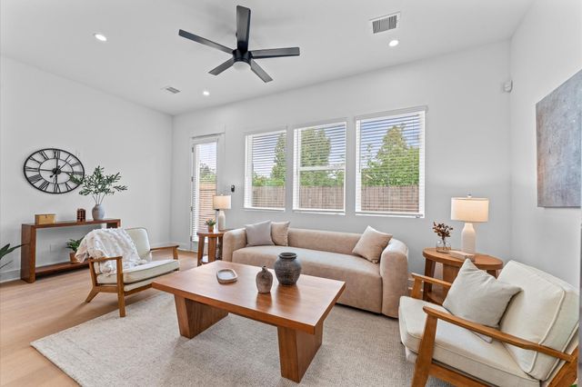 1004 Tuskegee Heights Lane, Houston, TX 77091