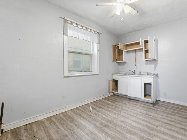 7842 S Constance Avenue, Chicago, IL 60649